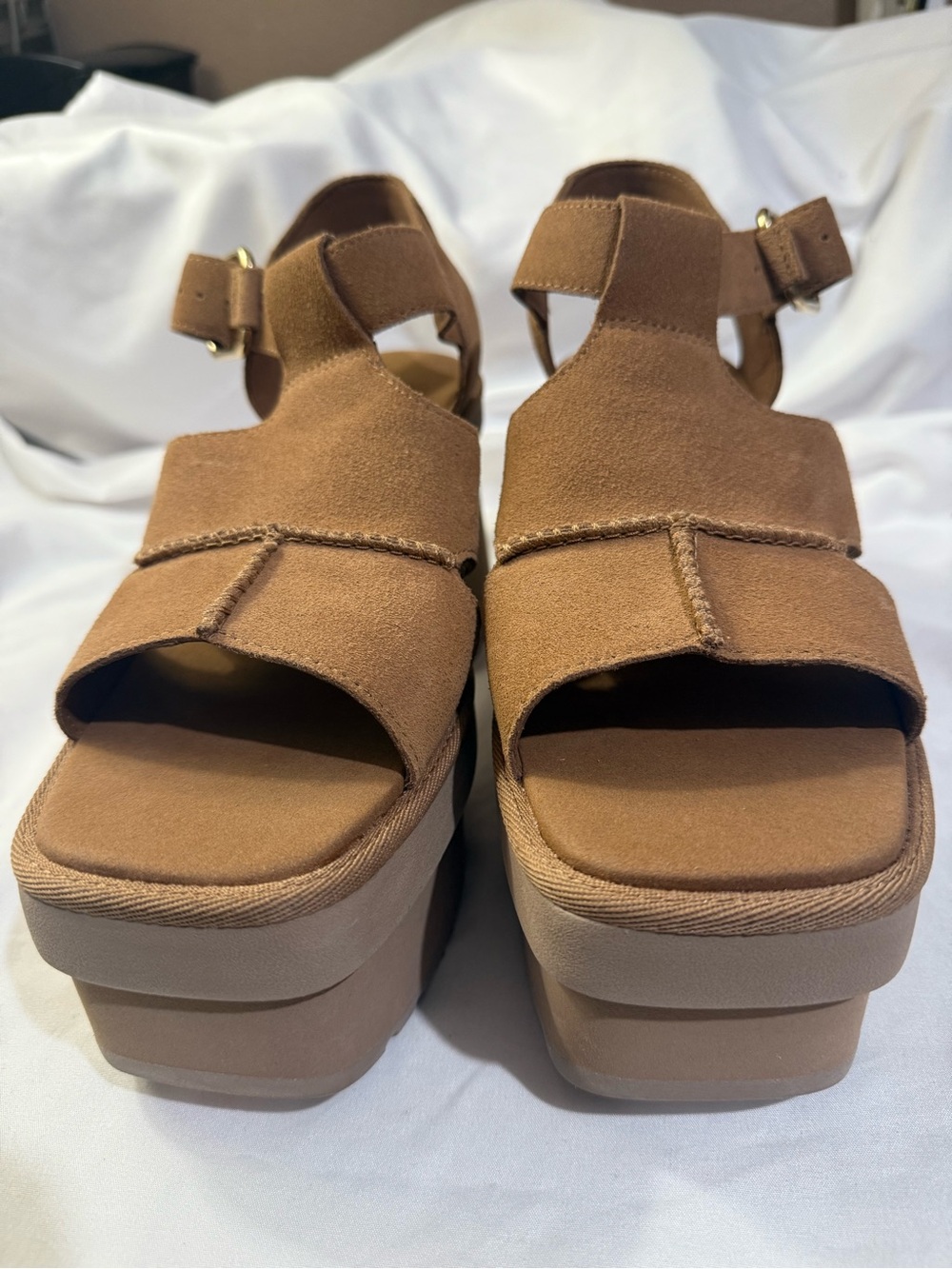 UGG New Heights Platform T-Strap Sandal W/Size 10